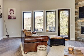 Lakefront Gem: Dock, Hot Tub & Kayak in Jacksboro