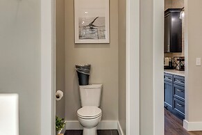 Lakefront Gem: Dock, Hot Tub & Kayak in Jacksboro