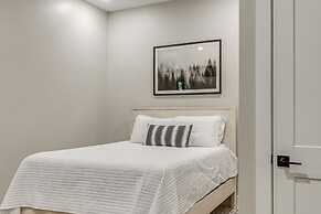 Lakefront Gem: Dock, Hot Tub & Kayak in Jacksboro