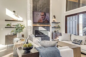 Lakefront Gem: Dock, Hot Tub & Kayak in Jacksboro