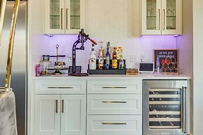 Lakefront Gem: Dock, Hot Tub & Kayak in Jacksboro