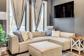 Lakefront Gem: Dock, Hot Tub & Kayak in Jacksboro