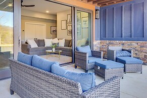 Lakefront Gem: Dock, Hot Tub & Kayak in Jacksboro