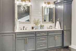 Lakefront Gem: Dock, Hot Tub & Kayak in Jacksboro