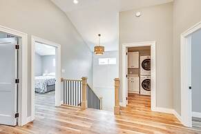 Views, Swimming & Family Fun: Chapman Lake Retreat