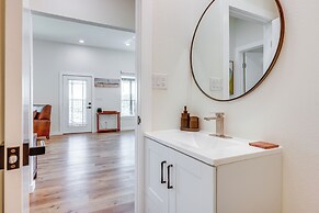 Hot Tub, Boat Ramp: Cabin Close to Canyon Lake