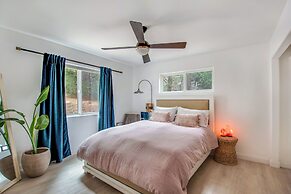 Walk to Lake Arrowhead: Peaceful Mountain Retreat!