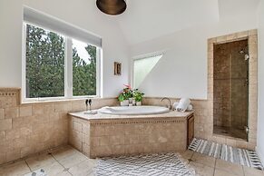 Walk to Lake Arrowhead: Peaceful Mountain Retreat!