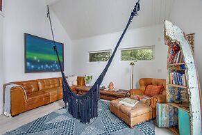 Walk to Lake Arrowhead: Peaceful Mountain Retreat!