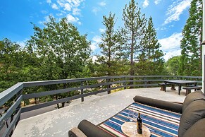 Walk to Lake Arrowhead: Peaceful Mountain Retreat!