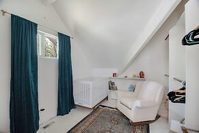 Walk to Lake Arrowhead: Peaceful Mountain Retreat!