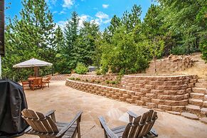 Walk to Lake Arrowhead: Peaceful Mountain Retreat!