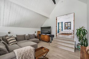 Walk to Lake Arrowhead: Peaceful Mountain Retreat!