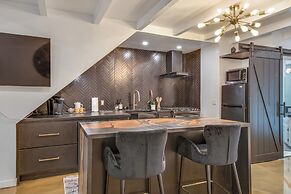 Walk to Lake Arrowhead: Peaceful Mountain Retreat!