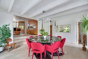 Walk to Lake Arrowhead: Peaceful Mountain Retreat!