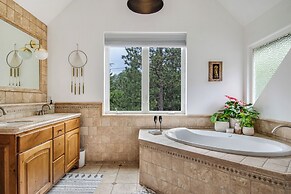 Walk to Lake Arrowhead: Peaceful Mountain Retreat!