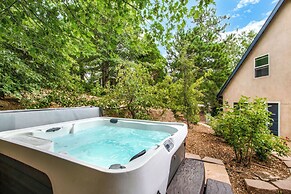 Walk to Lake Arrowhead: Peaceful Mountain Retreat!