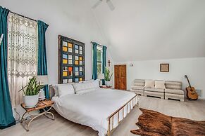 Walk to Lake Arrowhead: Peaceful Mountain Retreat!