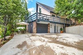 Walk to Lake Arrowhead: Peaceful Mountain Retreat!