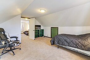 3 Mi to Hard Rock Casino: Charming Home in Gary!