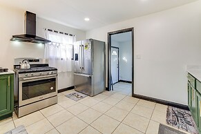 3 Mi to Hard Rock Casino: Charming Home in Gary!