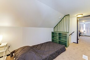 3 Mi to Hard Rock Casino: Charming Home in Gary!