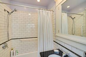 6 Blocks to Sjsu: Cozy Bungalow w/ Deck & Koi Pond