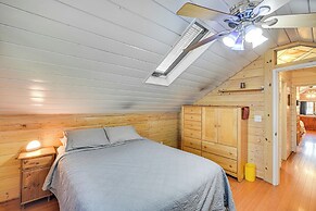 6 Blocks to Sjsu: Cozy Bungalow w/ Deck & Koi Pond