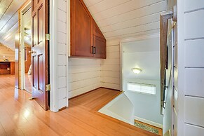 6 Blocks to Sjsu: Cozy Bungalow w/ Deck & Koi Pond