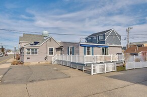 Near Beaches & Waterfront Dining: Home in Hampton!