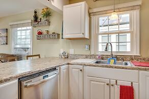 Near Beaches & Waterfront Dining: Home in Hampton!
