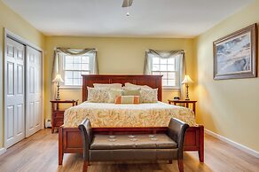 Near Beaches & Waterfront Dining: Home in Hampton!