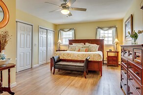 Near Beaches & Waterfront Dining: Home in Hampton!