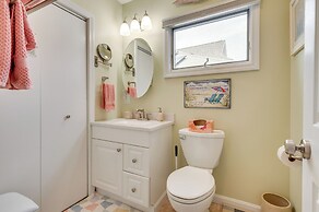 Near Beaches & Waterfront Dining: Home in Hampton!