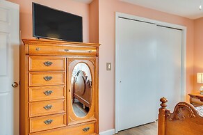 Near Beaches & Waterfront Dining: Home in Hampton!