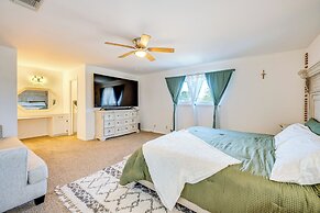 9 Mi to Dtwn: Spacious Retreat in Corpus Christi!
