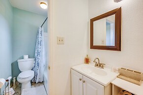 9 Mi to Dtwn: Spacious Retreat in Corpus Christi!