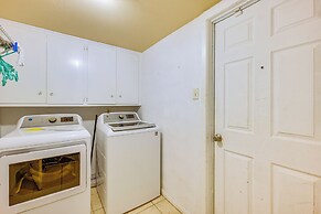 9 Mi to Dtwn: Spacious Retreat in Corpus Christi!