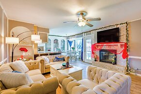 9 Mi to Dtwn: Spacious Retreat in Corpus Christi!