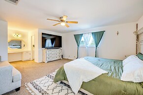 9 Mi to Dtwn: Spacious Retreat in Corpus Christi!