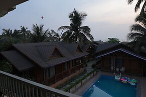 Foxoso Aaristo Baga Beach Resort