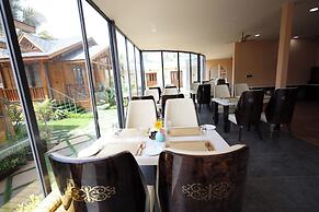 Foxoso Aaristo Baga Beach Resort