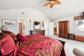 Coastal Getaway 5 Bedroom Home