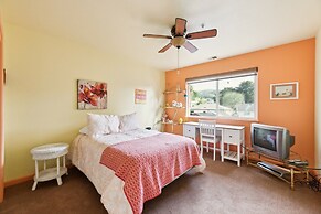 Coastal Getaway 5 Bedroom Home