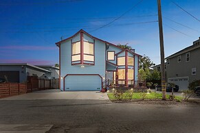 Coastal Getaway 5 Bedroom Home