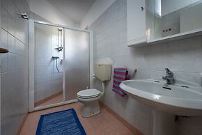 Sunny Villa Escape With Private Garden