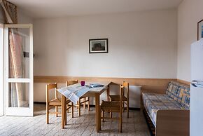 Sunny Villa Escape With Private Garden