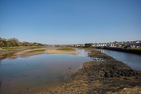 2022 Modern Home In Central Hayle With Parking
