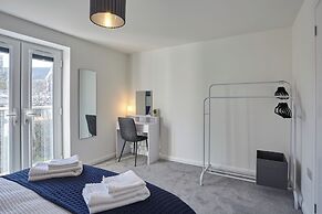 2022 Modern Home In Central Hayle With Parking