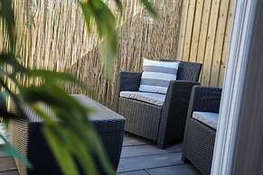 2022 Modern Home In Central Hayle With Parking